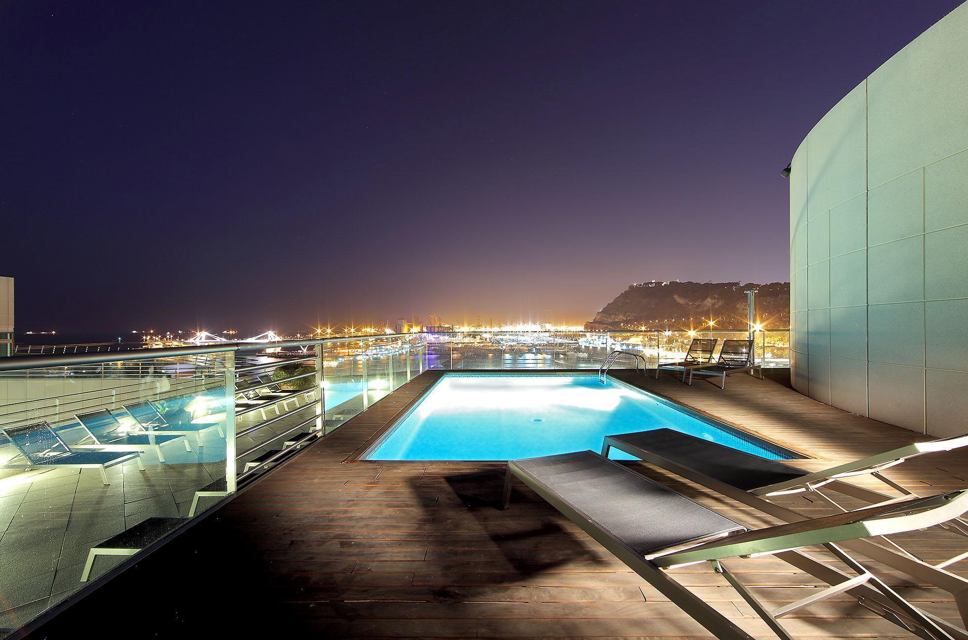 Eurostars Grand Marina Hotel Gl Barcelona Exterior photo The pool at the top of the hotel