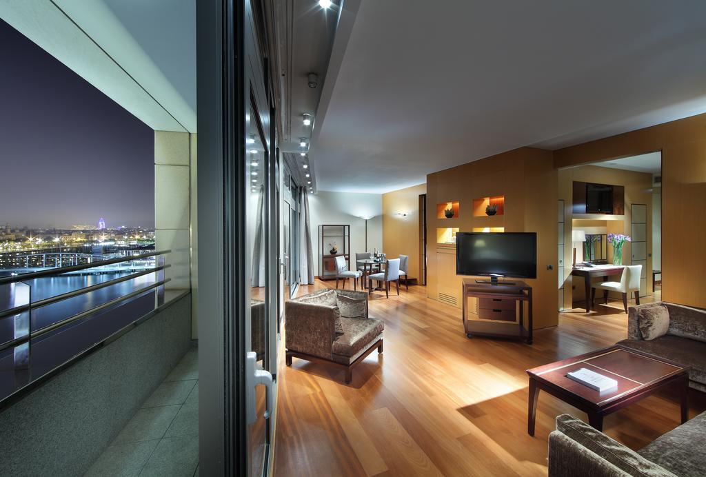 Eurostars Grand Marina Hotel Gl Barcelona Exterior photo A suite at the hotel