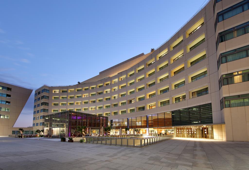Eurostars Grand Marina Hotel Gl Barcelona Exterior photo The hotel at night