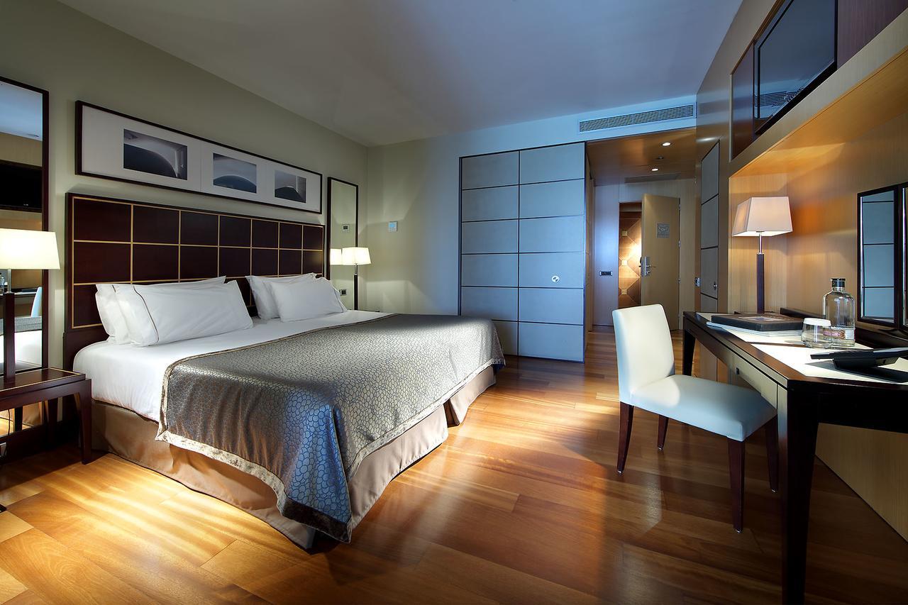 Eurostars Grand Marina Hotel Gl Barcelona Exterior photo A room at the hotel
